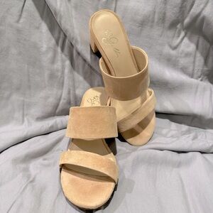 42 Gold Liya Suede Slide Dress Sandal 7.5 EUC